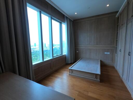 185 Rajadamri 4 bedroom condo for rent