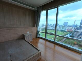 185 Rajadamri 4 bedroom condo for rent