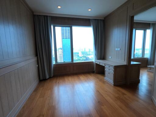 185 Rajadamri 4 bedroom condo for rent