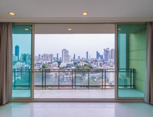 Royce Private Residence  Unfurnished 2 Bedroom Property in Sukhumvit 31