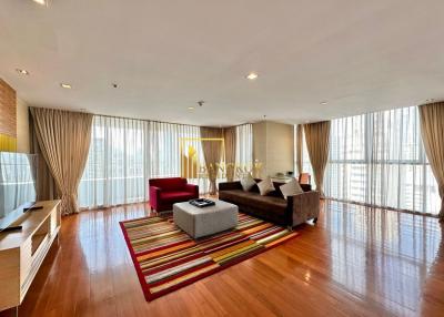 Wonderful 3 Bedroom Serviced Apartment in Chit Lom