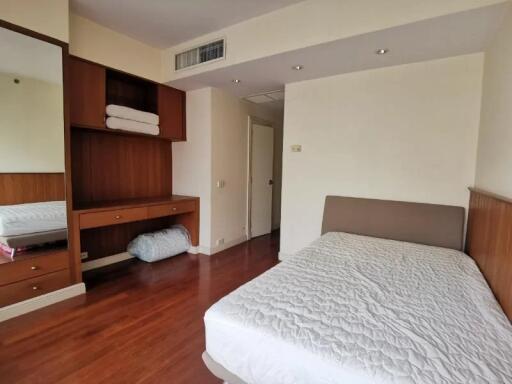 Condo for Rent at Langsuan Ville