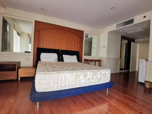 Condo for Rent at Langsuan Ville