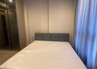 Condo for Sale at The Room Sathon - St. Louis