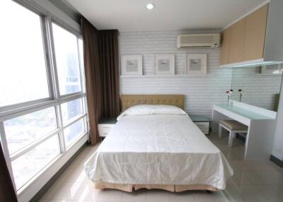 Condo for Rent at Pathum Wan Resort