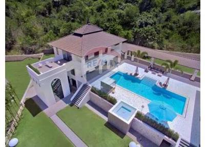 Banyan Luxury Private Villa, 4 Bed 6 Bath in Hua Hin For Sale