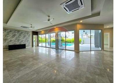 Private Spacious Modern Villa in Hua Hin Soi 114 For Sale - 920601001-239