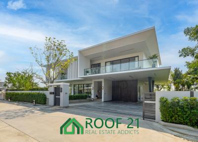 New Project - Type C, Exquisite Modern Luxury Pool Villas in Huay Yai with Spacious Living Space of 650 sq.m. / OP-0170C