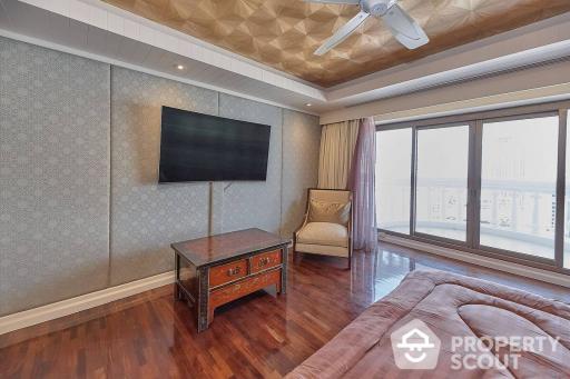 2-BR Condo at Nusa State Tower Condominium near BTS Saphan Taksin