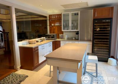 4-BR Condo at Las Colinas near BTS Asok