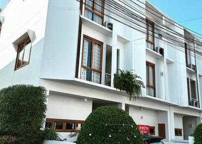 3 Bedrooms 3 Storey townhouse for rent in Faham