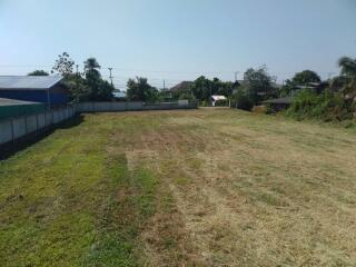 Spacious empty land with potential for development or landscaping