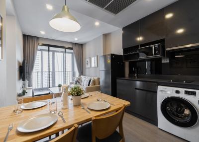 Modern open-plan kitchen and living room with dining area