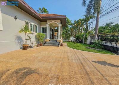 Large 4-Bedroom Pool Villa in Hua Hin at Stuart Park Villas