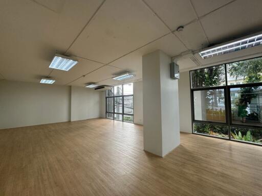 For Rent Bangkok Office Narathiwas BTS Chong Nonsi Sathorn