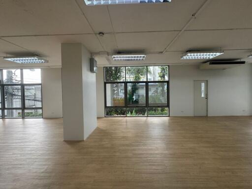 For Rent Bangkok Office Narathiwas BTS Chong Nonsi Sathorn