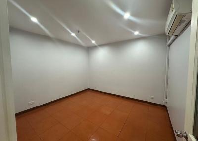 For Rent Bangkok Office Nang Linchi Yan Nawa