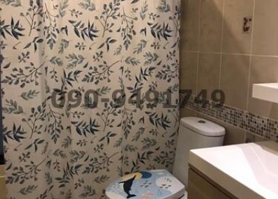 Modern bathroom with botanical-patterned shower curtain