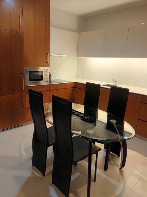 Modern kitchen with dining area