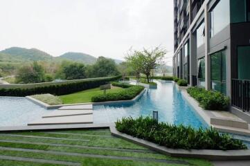 Luxurious common area with swimming pool and mountain view