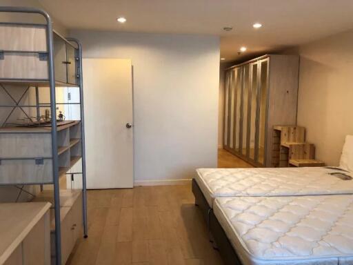 Condo for Rent at Regent Royale Place 1