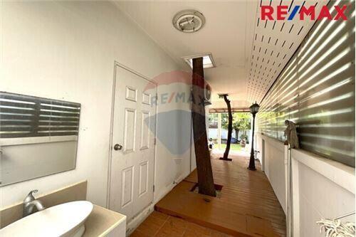 300 Sqm., 5 Beds Townhouse listed for ฿ 6,999,000.