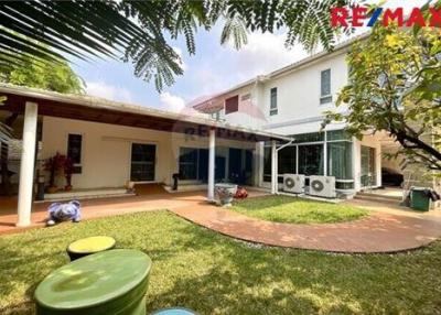 300 Sqm., 5 Beds Townhouse listed for ฿ 6,999,000.