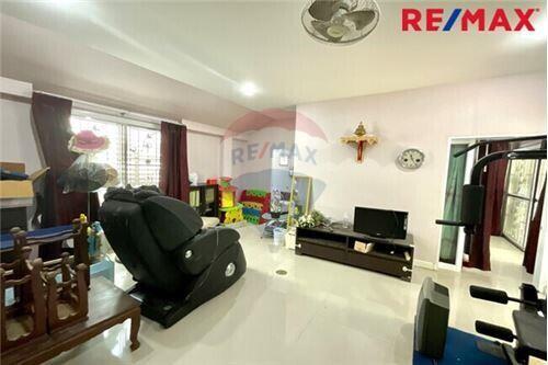 300 Sqm., 5 Beds Townhouse listed for ฿ 6,999,000.