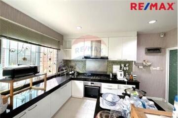 300 Sqm., 5 Beds Townhouse listed for ฿ 6,999,000.