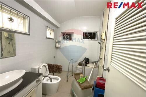 300 Sqm., 5 Beds Townhouse listed for ฿ 6,999,000.