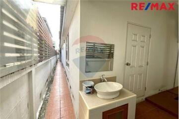 300 Sqm., 5 Beds Townhouse listed for ฿ 6,999,000.