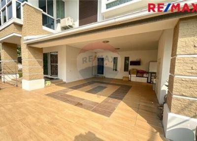 300 Sqm., 5 Beds Townhouse listed for ฿ 6,999,000.