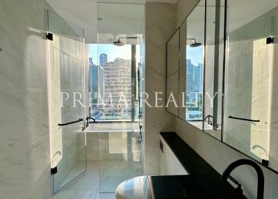 Modern bathroom with marble tiles and city view