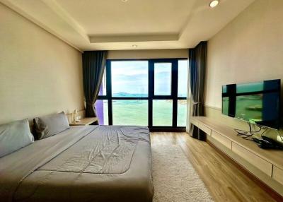 Spacious bedroom with sea view and ample natural light
