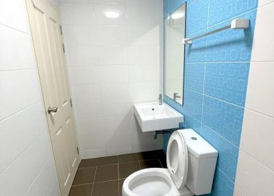Clean bathroom with white and blue tiles