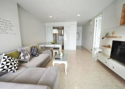 Modern living room with open concept to the kitchen