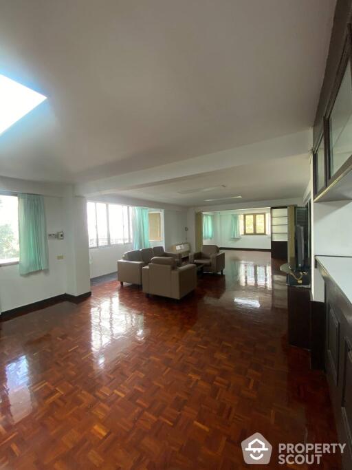 2-BR Apt. near BTS Phrom Phong