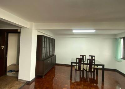 2-BR Apt. near BTS Phrom Phong