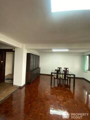 2-BR Apt. near BTS Phrom Phong