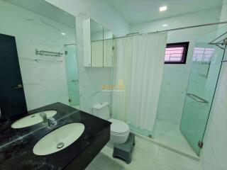 3 Bedrooms Villa / Single House in Permsub Garden Resort East Pattaya H010971