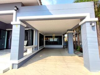 3 Bedrooms Villa / Single House in Permsub Garden Resort East Pattaya H010971