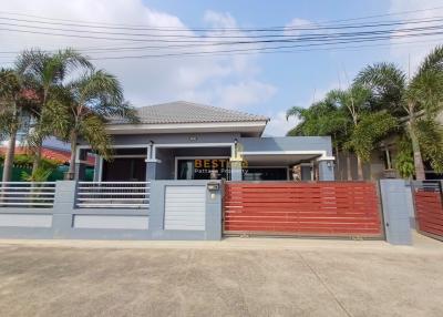 3 Bedrooms Villa / Single House in Permsub Garden Resort East Pattaya H010971