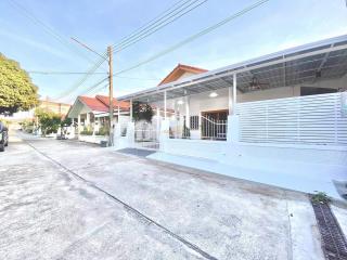 3 Bedrooms Villa / Single House in Eakmongkol 3 East Pattaya H011690