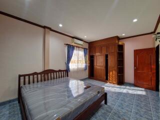 4 Bedrooms Villa / Single House in Eakmongkol 4 East Pattaya H011689