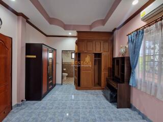 4 Bedrooms Villa / Single House in Eakmongkol 4 East Pattaya H011689