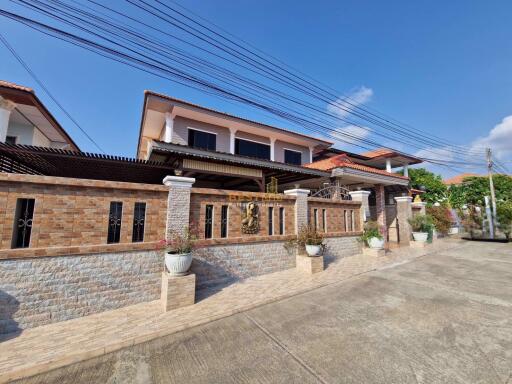 4 Bedrooms Villa / Single House in Eakmongkol 4 East Pattaya H011689