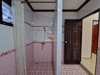 4 Bedrooms Villa / Single House in Eakmongkol 4 East Pattaya H011689