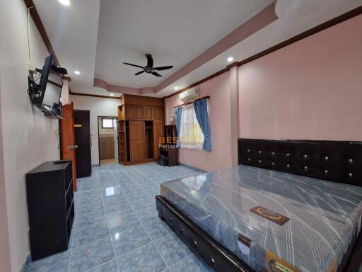 4 Bedrooms Villa / Single House in Eakmongkol 4 East Pattaya H011689