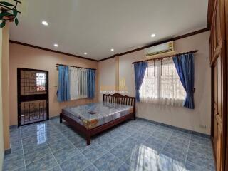 4 Bedrooms Villa / Single House in Eakmongkol 4 East Pattaya H011689