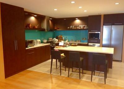 Modern spacious kitchen with breakfast bar and built-in appliances
